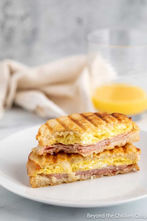 Breakfast Panini Recipes, English Muffin Breakfast Sandwich, Breakfast Panini, Dash Recipes, Future Restaurant, English Muffin Breakfast, Starbucks Breakfast, Dash Recipe, Sourdough Bread Sandwiches