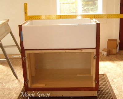 Maple Grove: How to Build a Support Structure for a Farm House Sink Farmhouse Sink Support, Raised Farmhouse Sink, Best Farmhouse Sinks, Kitchen Sink Diy, Farmhouse Sink Installation, Brown Apron, Apron Front Kitchen Sink, Kitchen Base Cabinets, Belfast Sink