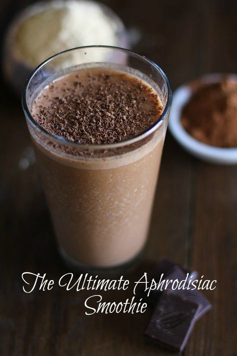 Aphrodisiac Smoothie with Cacao and Maca #chocolate #superfood #breakfast Maca Powder Recipe, Maca Recipes, Maca Smoothie, Milk Chocolate Recipes, Cacao Smoothie, Cacao Recipes, Aphrodisiac Foods, Maca Powder, Superfood Recipes