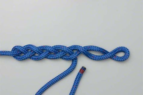 single Decorative Knots, Paracord Knots, Knot Braid, Beaded Beads, Rope Jewelry, Paracord Projects, Jewelry Techniques, Macrame Knots, Paracord Bracelets