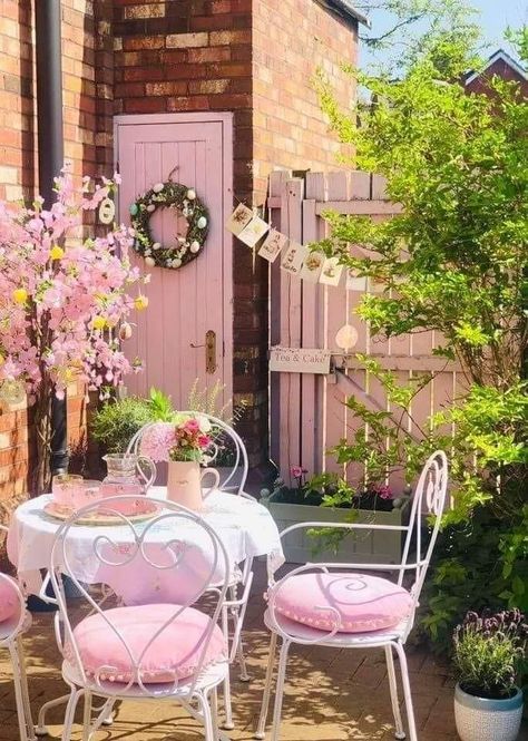 Shabby Chic Garden, Home Decor Idea, Home Decoration Ideas, Pink Garden, Love Garden, Pink Houses, Decor Idea, Balcony Garden, Outdoor Rooms