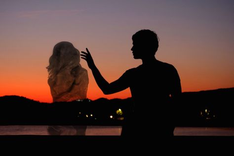 Ghosting Someone, Foto Top, Alone Photography, Moon Photography, Couples Images, Cute Love Pictures, Dark Photography, Love Pictures, Love Your Life