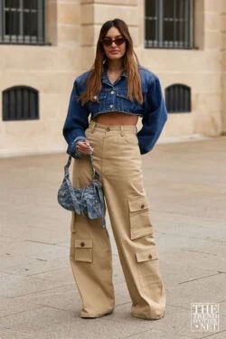 Cargo Outfit, Tan Cargo Pants, Cargo Pants Style, Outfit Inspiration Women, Cargo Pants Outfit, Beige Outfit, Paris Fashion Week Street Style, Riding Pants, Looks Street Style