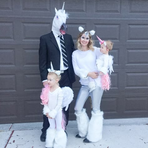 "Unicorn family"  HAHA here: Just saw this on my Pinterest home page and it made me laugh nonstop. So I just had to save it. hahahahahahahahaha LOL LOL LOL Pink Unicorn Costume, Zombie Couple Costume, Diy Unicorn Costume, Family Costumes Diy, Unicorn Costume Kids, Family Halloween Costume, Unicorn Halloween Costume, Carnaval Costume, Halloween Costumes For 3