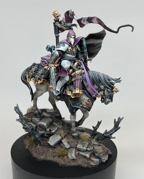 Tom Ambrose (@paintinglemming) • Instagram photos and videos Cities Of Sigmar Paint Scheme, Warhammer Age Of Sigmar Art, Cities Of Sigmar, Warhammer Cities Of Sigmar, Warhammer Age Of Sigmar Slaves To Darkness, Warhammer Stormcast Eternals, Painting Warhammer Miniatures, White Raven, Warhammer Miniatures