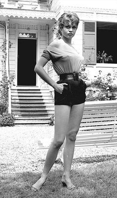 1950 bardot. Brigitte Bardot Young, Bridgette Bardot, Bridget Bardot, Natalie Wood, Actrices Hollywood, French Actress, Brigitte Bardot, White Photo, Vintage Hollywood