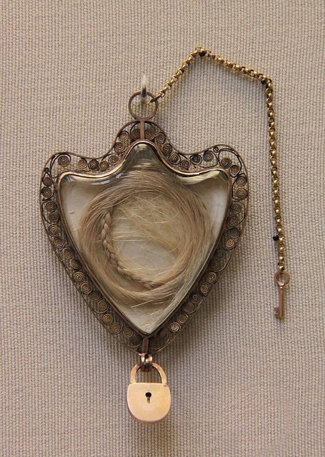 Gold locket with the hair of Queen Marie Antoinette Marie Antoinette Hair, Queen Marie Antoinette, Momento Mori, Hair Locks, Gold Locket, Royal Jewels, Interesting History, Crown Jewels, Memento Mori