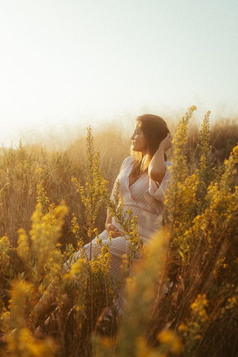 Goldenrod Photoshoot, Maternity Photoshoot In Nature, Maternity Photography Golden Hour, Meadow Maternity Photos, Golden Hour Field Photoshoot, Maternity Nature Photoshoot, Maternity Photography Nature, Maternity Pictures Flowers, Maternity Shoot Nature