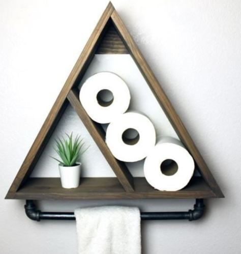 A weblog related to home with a collection of useful tips, DIYs, lifehacks, remedies, inspiration and many more. Farmhouse Towel Bars, Triangle Bathroom, Dorms Decor, Farmhouse Apartment, Koti Diy, Triangle Shelf, Diy Toilet, Toilet Paper Storage, Dekor Diy