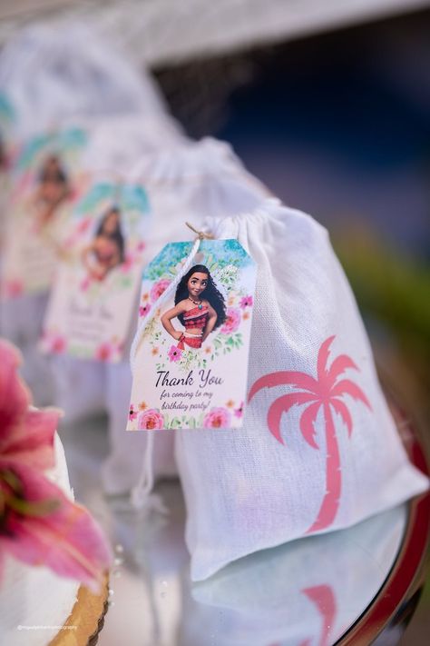 Moana Party Bags, Tropical Balloon Arch, Bamboo Backdrop, Moana Birthday Party Cake, Moana Cake Topper, Moana Gifts, Themed Table Settings, Moana Birthday Party Theme, Festa Moana Baby