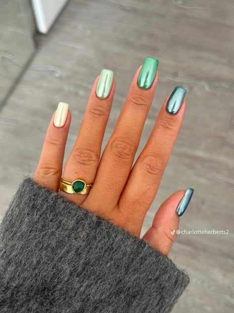 Ombre Chrome Nails, Bright Summer Nails Designs, Old Money Nails, Money Nails, Unghie Sfumate, Fun Summer Nails, Chrome Nails Designs, September Nails, Green Nail Designs