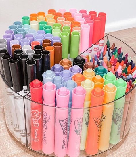 Marker Organization Classroom, Cute Teacher Supplies, Preschool Marker Storage, Teacher Classroom Asthetic, Classroom Marker Organization, Primary Classroom Ideas, Preschool Aesthetic, Preschool Teacher Aesthetic, Class Decoration Ideas