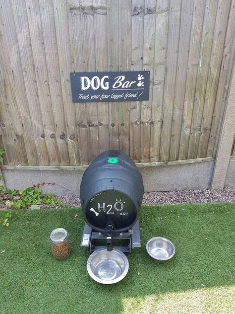 Dog Station Outdoor, Outdoor Dog Food And Water Station, Dog Baths Outside, Backyard Dog Waste Station, Outside Dog Water Station, Outdoor Dog Water Bowl, Dog Water Bowl Ideas Outdoor, Dog Walking Station, Dog Watering Station Outdoor