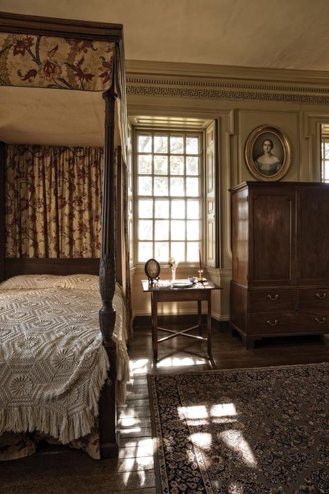 Colonial Bedrooms, Colonial Bedroom, Colonial Interior, Cottage Style Homes, Bedroom Furnishings, Four Poster, Poster Bed, Colonial Style, Room Inspiration Bedroom