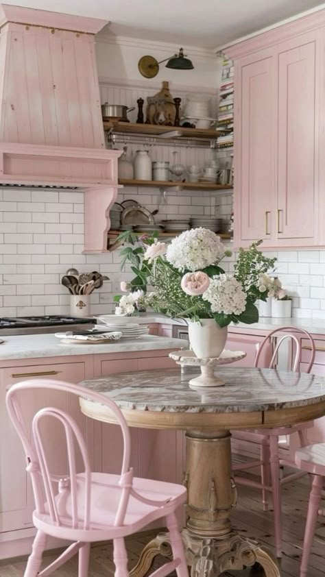 Pink House Interior, English Cottage Kitchens, Lady Penelope, Pink Kitchens, Boho Kitchen Ideas, Cottage Kitchen Design, Colorful House, Pastel Boho, Cottage Rose