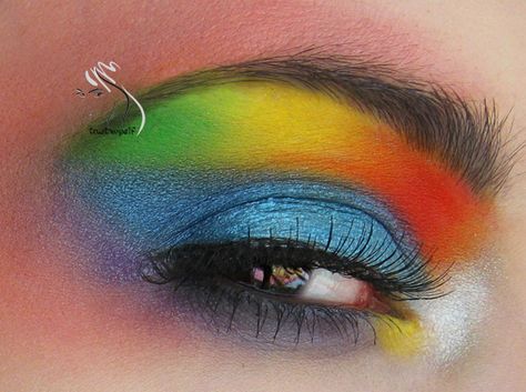 Fot this look I used shadows from Beauties Factory - 120 Palette. Parrot Makeup, Whoville Hair, Parrot Costume, Theatre Makeup, Parrot Head, Bird Costume, Hippie Hair, Crazy Makeup, Stunning Eyes