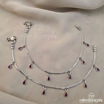 Payal Designs Silver, Silver Payal, Silver Anklets Designs, Trendy Silver Jewelry, Jewelry Necklace Simple, Beautiful Gold Rings, Bridal Jewelry Sets Brides, Gold Bridal Necklace, Fancy Jewelry Necklace