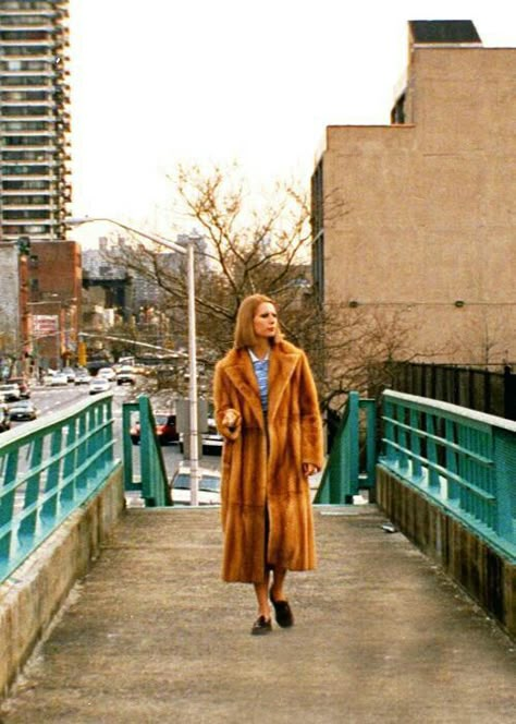 margot tenenbaum Margot Tenenbaum, Wes Anderson Aesthetic, Royal Tenenbaums, Wes Anderson Movies, Brown Faux Fur Coat, Wes Anderson Films, The Royal Tenenbaums, Moonrise Kingdom, Wes Anderson