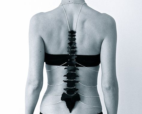 Anatomy bodychain - Experimental jewelry design by Josefine Bruus Skeleton Body Jewelry, Spine Jewelry, Experimental Jewelry, Avant Garde Jewelry, Edgy Accessories, Body Adornment, Art Jewelry Contemporary, Coffin Nails Designs, Nails Designs