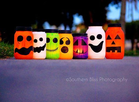 45 DIY Halloween Decorating Ideas | Art and Design Halloween Things To Do, Minion Pumpkin, Halloween Decorating Ideas, Halloween Jars, Halloween Mason Jars, Halloween Things, Halloween Bottles, Halloween Decorating, Halloween Craft