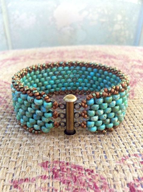 Turquoise Beaded Cuff Bracelet Stitch Bracelet, Beaded Cuff Bracelet, Beaded Bracelet Patterns, Beaded Cuff, Seed Bead Jewelry, Country Chic, Jewelry Patterns, Turquoise Beads, Jewelry Tutorials