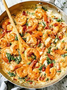 10-Minute Creamy Garlic Spinach Shrimp - #shrimp #spinach #eatwell101 #recipe - This deliciously creamy shrimp and spinach recipe is one of the easiest skillet meals you can ever make! - #recipe by #eatwell101 Healthy Dinner Recipes With Shrimp, Dinner Recipes With Shrimp, Recipes With Shrimp, Shrimp And Spinach Recipes, Shrimp And Spinach, Quick Shrimp Recipes, Shrimp Spinach, Seafood Dinner Recipes, Resep Pasta