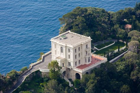 It’s perched high on a cliff top above Monte Carlo Beach Club. بيوت ملكية, Saint Jean Cap Ferrat, Villa France, Adventure Holiday, Amazing Travel Destinations, George Clooney, French Riviera, Luxury Vacation, Belle Epoque