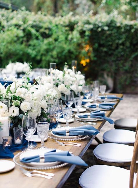 White Gold Blue Wedding, Wedding Motif Blue, White And Blue Table Setting, Wedding Decor Blue And White, Wedding Table Blue And Gold, Centerpieces Wedding Blue, Blue Wedding Flowers Table, Blue White Gold Wedding, Blue White And Gold Wedding