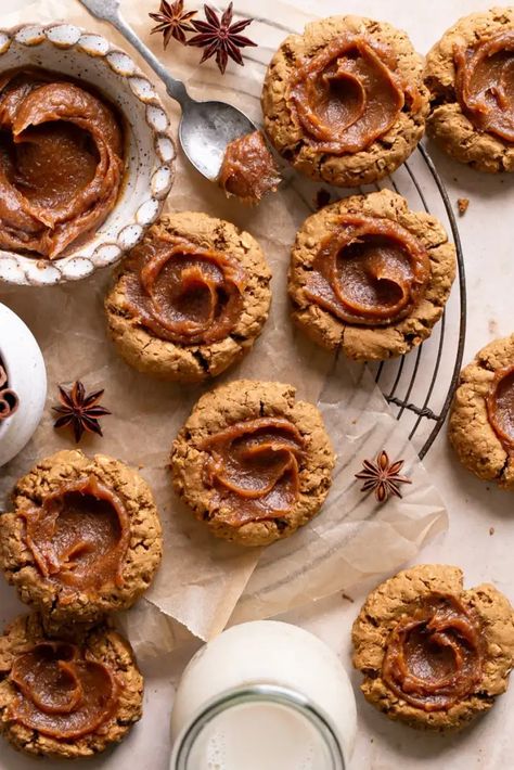 Pumpkin Spice Thumbprint Cookies, Oat Flour Thumbprint Cookies, Oatmeal Thumbprint Cookies, Vegan Thumbprint Cookies, Spice Oatmeal, Pumpkin Spice Oatmeal, Spiced Oatmeal, Colorful Cookies, Date Caramel