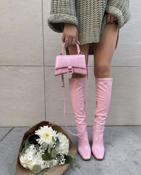 Gogo Boots Outfit, Pink Boots Outfit, Gogo Boots, Pink Boots, Pink Girly Things, Causual Outfits, Looks Chic, Boots Outfit, Colorful Fashion