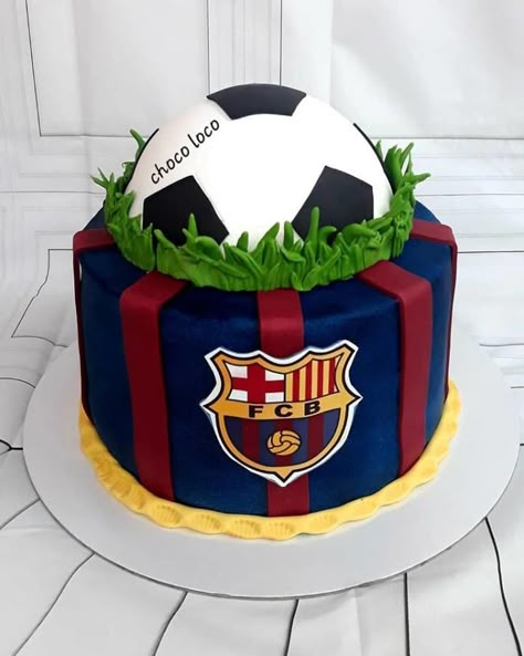 Bolo Do Barcelona, Football Cakes For Boys, Football Cake Design, Barcelona Cake, Football Themed Cakes, Soccer Ball Cake, Soccer Birthday Cakes, Football Birthday Cake, Savory Cakes