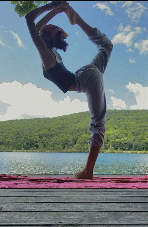 Instagram Yoga Poses, Coolest Yoga Poses, Pretty Yoga Poses, Outdoor Yoga Aesthetic, Yoga Baddie, Yoga Instructor Aesthetic, Yoga Teacher Aesthetic, Flexibility Aesthetic, Yoga Fits