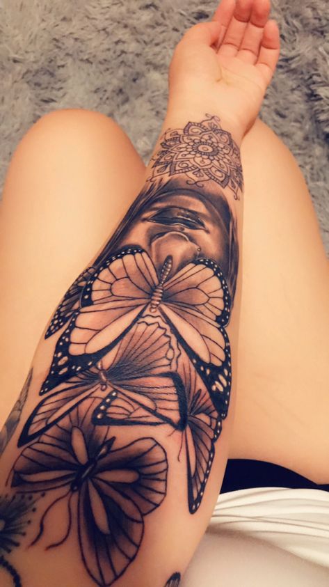 Sleeves With Butterflies Tattoo, Roses And Butterfly Tattoo Sleeve, Exotic Tattoos For Women, Butterfly Half Sleeve Tattoo, Woman Butterfly Tattoo, Butterfly Woman Tattoo, Evelyn Tattoo, Aesthetic Tattoos Arm, Butterfly Leg Tattoo