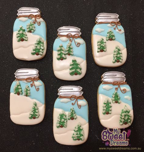 Jar Cookies Decorated, Mason Jar Cookies Decorated, Mason Jar Sugar Cookies, Festive Dessert Recipes, Christmas Cookie Frosting, Jar Cookies, Christmas Cutout Cookies, Mason Jar Christmas, Christmas Sugar Cookies Decorated