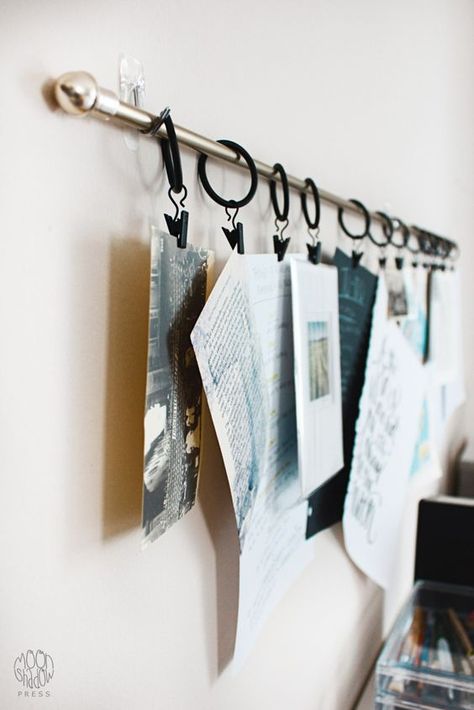 Here’s How to Hang Pictures Without Nails | Displate Blog Command Hooks Ideas, Organize Room, Dorm Room Organization Storage, Dorm Room Organization Diy, Baby Room Storage, Small Dorm, Dorm Room Diy, Dorm Room Hacks, Dorm Sweet Dorm