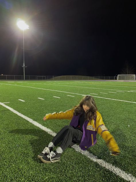 Football Asethic Pictures, Football Field Photoshoot, Football Player Aesthetic, Football Jacket, Football Highlights, Football Jackets, Fitness Ideas, Nerdy Girl, My Kind Of Woman