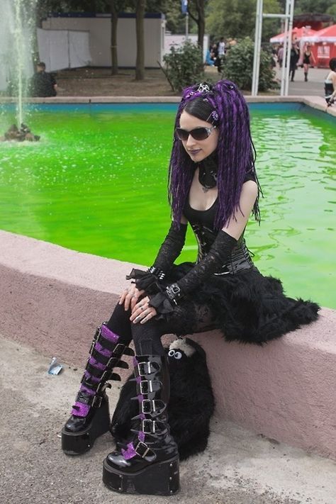 I wish I could pull that off Cybergoth Fashion, Cybergoth Style, Punk Girls, Gothic Fashion Women, Gothic Mode, Gothic Clothes, Cyberpunk Fashion, Goth Beauty, Goth Girl