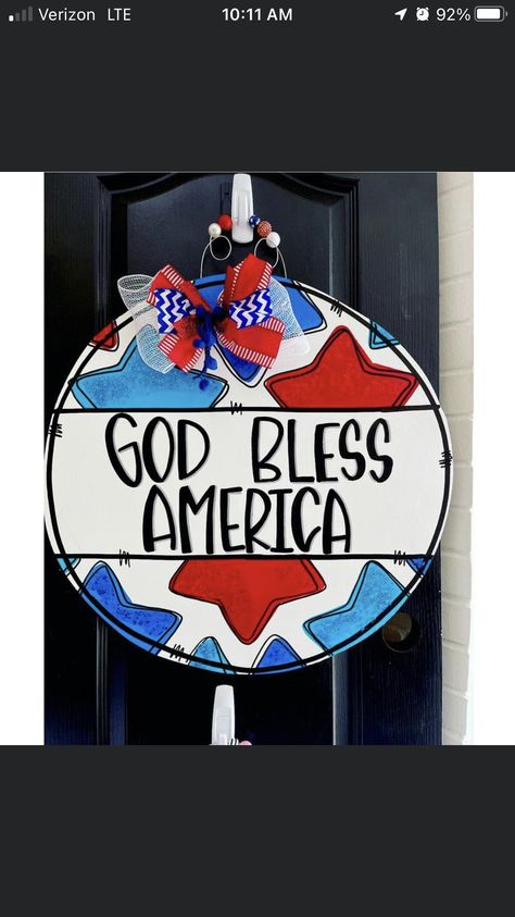 Fall Wooden Door Hangers, Usa Door Hanger, Patriotic Door Decor, Hope Crafts, Patriotic Door Hanger, Burlap Door Hangers, Door Hangers Diy, Welcome Door Signs, Wooden Signs Diy