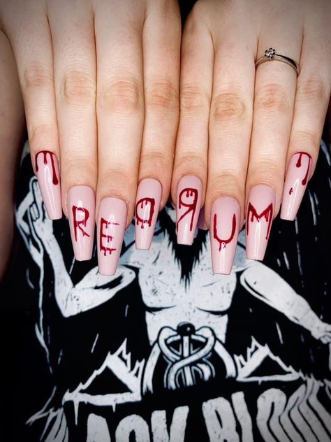 Redrum Nails Halloween, Red Rum Nails Halloween, Labyrinth Inspired Nails, Short Acrylic Nails Spooky, Simple Halloween Nail Art Short Nails, Gothic Acrylic Nails Coffin, Rebelde Inspired Nails, 13 Nail Design, Frankinstine Nail Art