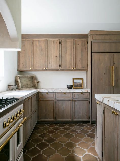 Palm Spring Spanish Revival Modern Spanish Revival Kitchen, Calacatta Antique, Spanish Revival Kitchen, California Beach Towns, Spanish Revival Interior, Modern Spanish Revival, Spanish Inspired Home, Earthy Kitchen, Porcelain Slab