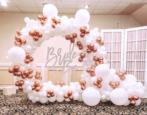 Bride to be balloon backdrop #bridal #bridalshowerideas #bridalshower #rosegoldwedding #rosegolddecor #balloondecor #balloonbackdrop #balloongarland #balloons #balloonstylist #whitebackground #bridetobe #misstomrs #prettyparty #prettypartyrentals #prettypartyplanning @prettyparty_thepartygirl Bachelorette Backdrop Ideas, Bachelorette Backdrop, Balloons Rose Gold, Bachelorette Balloons, Bride To Be Balloons, Rose Gold Decor, Party Projects, Rose Gold Party, Wedding Photo Booth