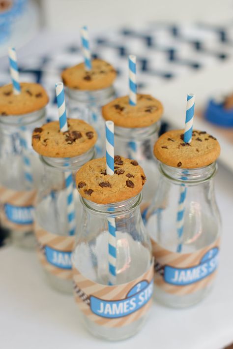 Cute drink idea at a Cookie Monster themed birthday party Full of REALLY CUTE IDEAS via Kara's Party Ideas! full of decorating ideas, cakes, decor, desserts, cupcakes, favors, games, and MORE! KarasPartyIdeas.com #cookiemonster #cookiemonsterparty #sesamestreet #milkandcookies #cookiesandmilk #partystyling #partydecor #partyplanning #eventstyling (9) Monster Birthday Cakes, Cookie Monster Birthday Party, Monster Baby Showers, Cookie Birthday Party, Monster 1st Birthdays, Cookie Monster Party, Cookie Monster Birthday, Cookies Theme, Cookies And Milk