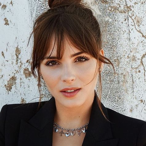 ↬ Andrea Duro Flores on Instagram: “en tus ojos solo puedo ver paz 🧡 @andreaduro” Bang Haircut, Suzanne Wright, Hairstyles With Fringe, Haircut Inspo, Hair Color And Cut, Curtain Bangs, Cortes De Cabello, Beautiful Makeup, Cut And Color