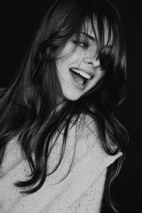 Woman Laughing, Hair Movement, Rachel Mcadams, Portrait Photography Poses, Photography Poses Women, Black And White Portraits, 인물 사진, Portrait Girl, White Photo