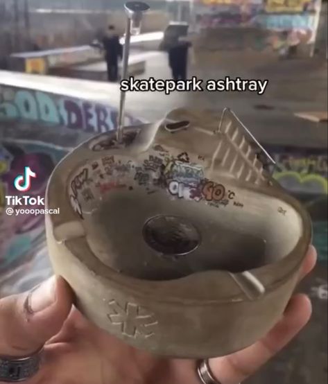 Skatepark Ashtray, Clay Plant Pots, Clay Diy Projects, Sculpting Clay, Skate Park, Laptop Wallpaper, New Hobbies, Diy Clay, My New Room