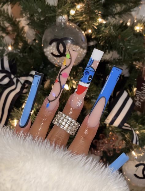 Christmas Acrylic Nails Holiday Long, Christmas Nails Crazy, Olaf Nails Designs, Character Christmas Nails, Christmas Stitch Nails, Stitch Christmas Nails, Cartoon Christmas Nails, Long Nails Christmas, Christmas Character Nails