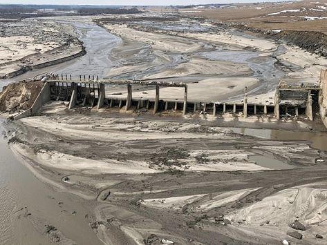 11-foot wall of water: One dam breaks, three counties suffer | Nebraska News | journalstar.com Oklahoma Photography, Wall Of Water, Nebraska City, Hydroelectric Dam, Knox County, Missouri River, Travel Humor, The Weather Channel, Storm Clouds