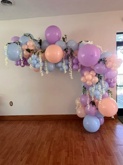 Bridgerton theme bridal balloon arch. Using baby blue, lavender, peachy pink balloons and adding in floral extra pieces for dimension. Fairy Balloon Arch, Bridal Balloon Arch, Bridgerton Theme Party, Butterfly Tea Party, Bridgerton Theme, Sweet 13, Birthday 27, Bridgerton Party, Balloon Designs