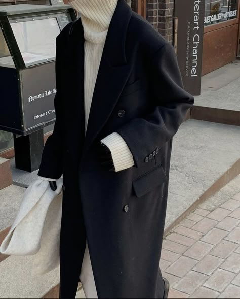 Coat Aesthetic Outfit, Black Coat Outfit, Coat Outfit, School Looks, Coat Outfits, Street Style Inspiration, Mode Inspo, 가을 패션, Mode Inspiration