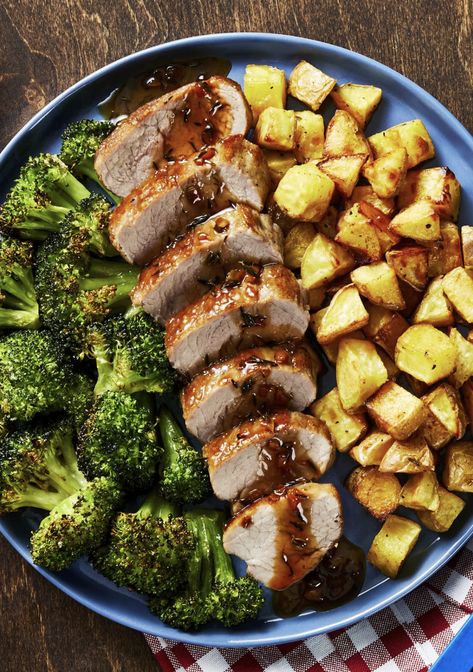 Hello Fresh Pork Recipes, Healthy Hello Fresh Recipes, Hello Fresh Recipes Chicken, Best Hello Fresh Recipes, Pork Dinner Ideas, Hello Fresh Meals, Easy Pork Recipe, Roasted Potatoes And Broccoli, Hello Fresh Dinners